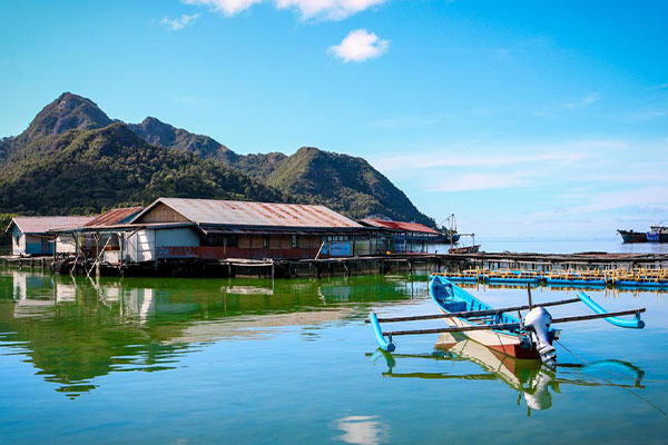 Offering an exciting combination of natural beauty, leisure activities and modern entertainment, Batam is a popular destination for travelers from Singapore looking for a short getaway.